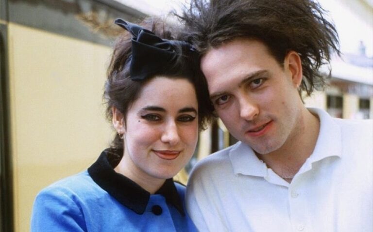 robert smith's wife
