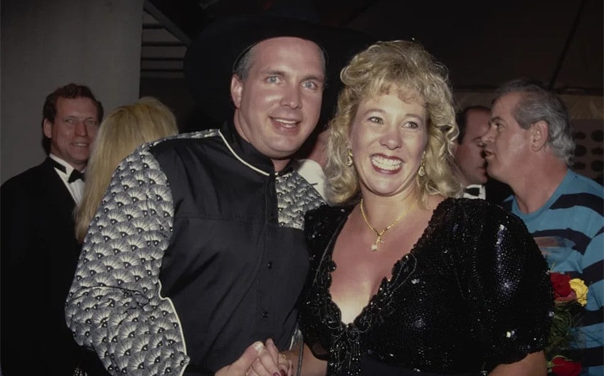 garth brooks first wife