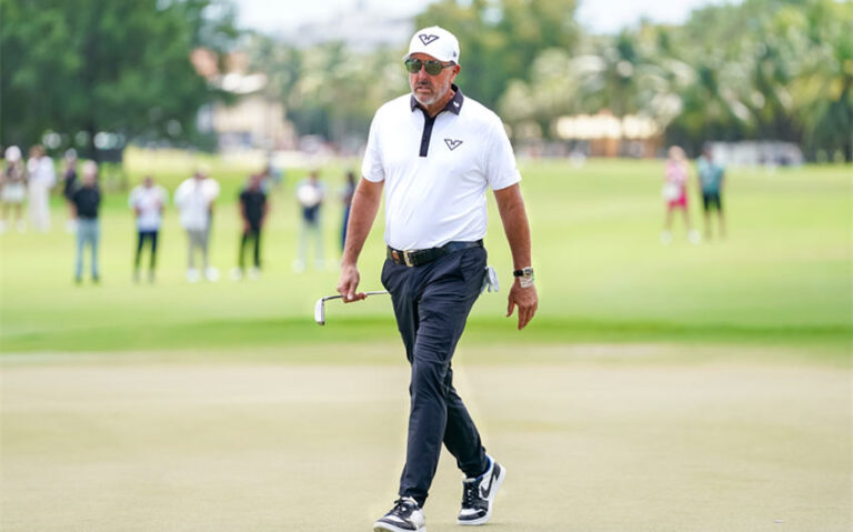 phil mickelson's wife