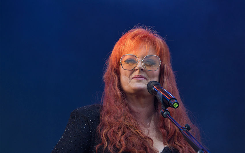 wynonna judd husband